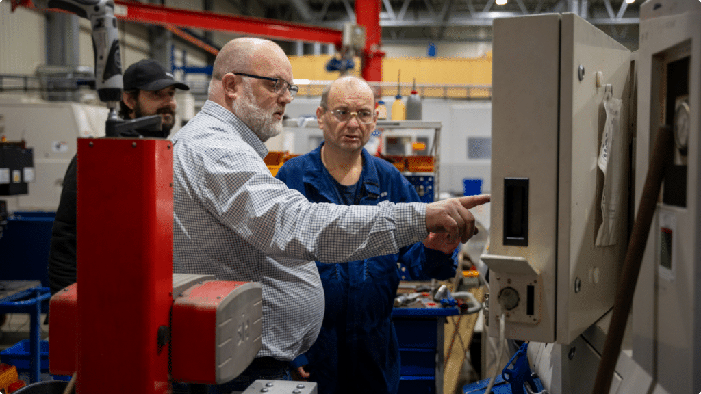 Promas sjef programmerer cnc maskin